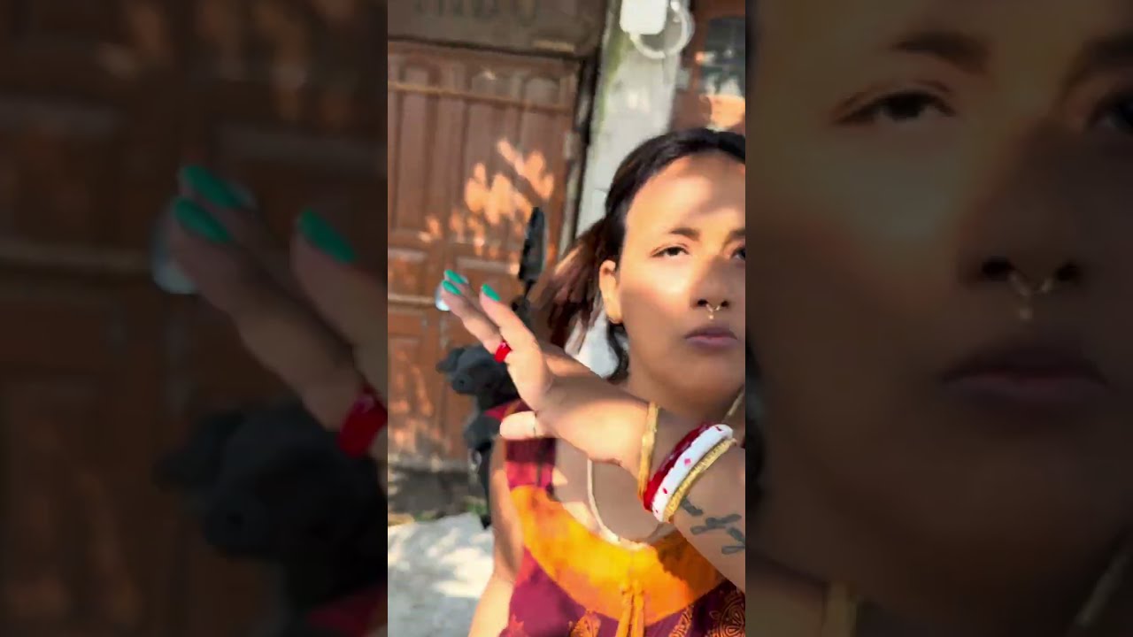 দেখো তোমাদের মর্ডান বৌদি কি খায় আমি তো ভাবতেই পারছি না 🤔😂