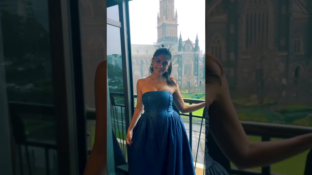 See 👀 This Smile 😃 😊 #mrunalthakur #actress #mrhatsoff #shorts