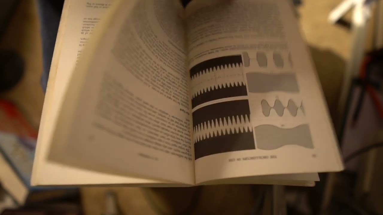ASMR PAGE TURNING ( No' 152 ) To encourage a peaceful and restorative night's sleep.