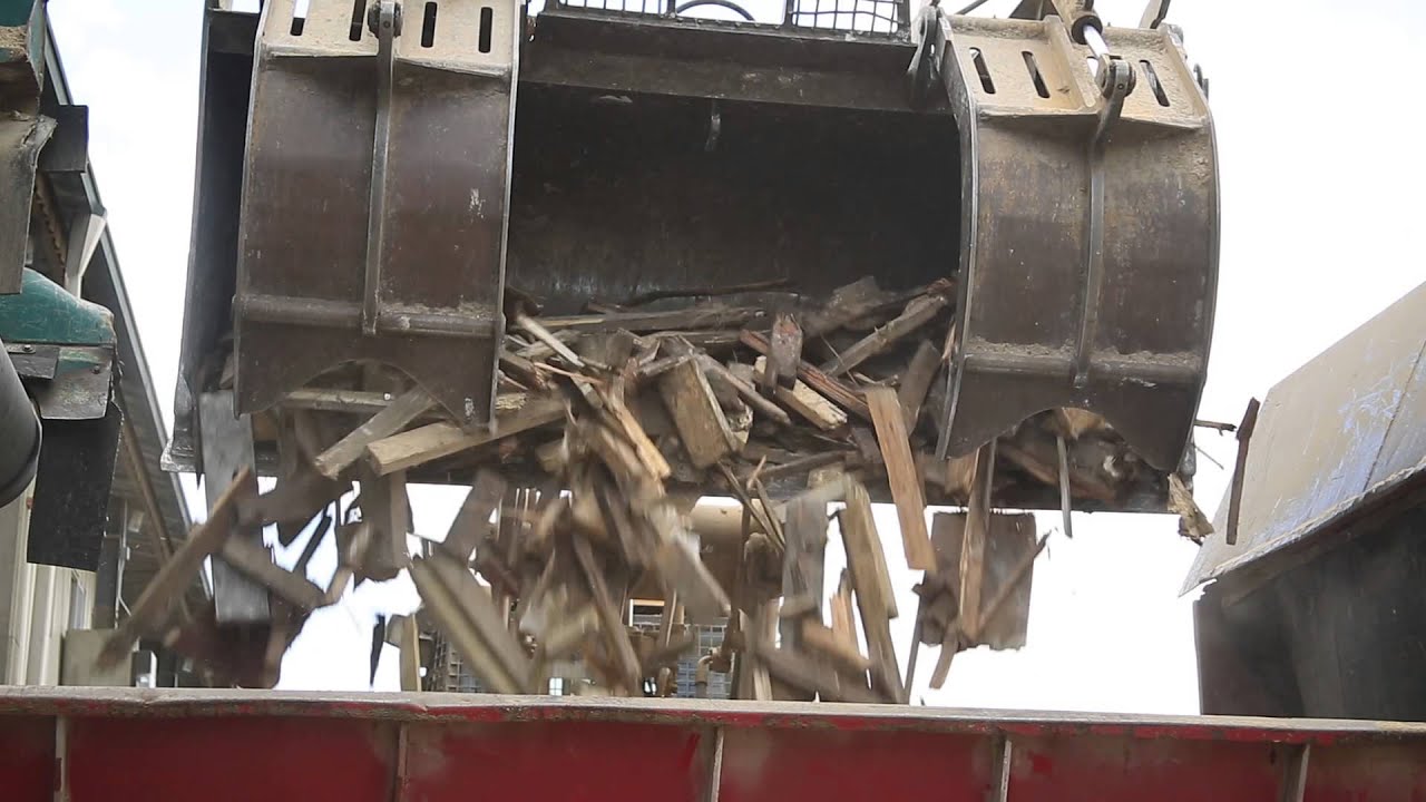 Rotochopper EC-256 Grinding Wood Waste