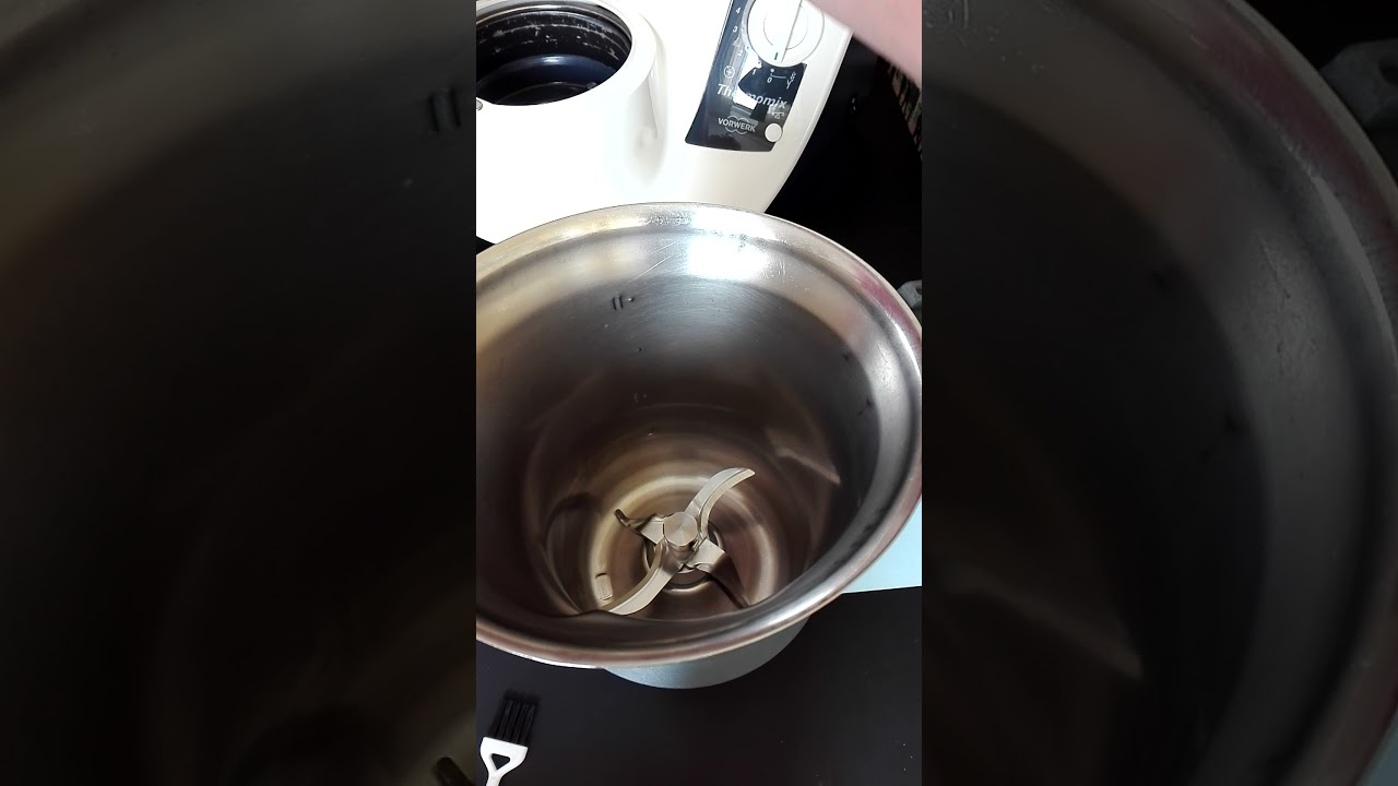 Einen alten Thermomix TM21 der funktionsfähig ist wieder für der Gebrauch fertig machen. Untertitel