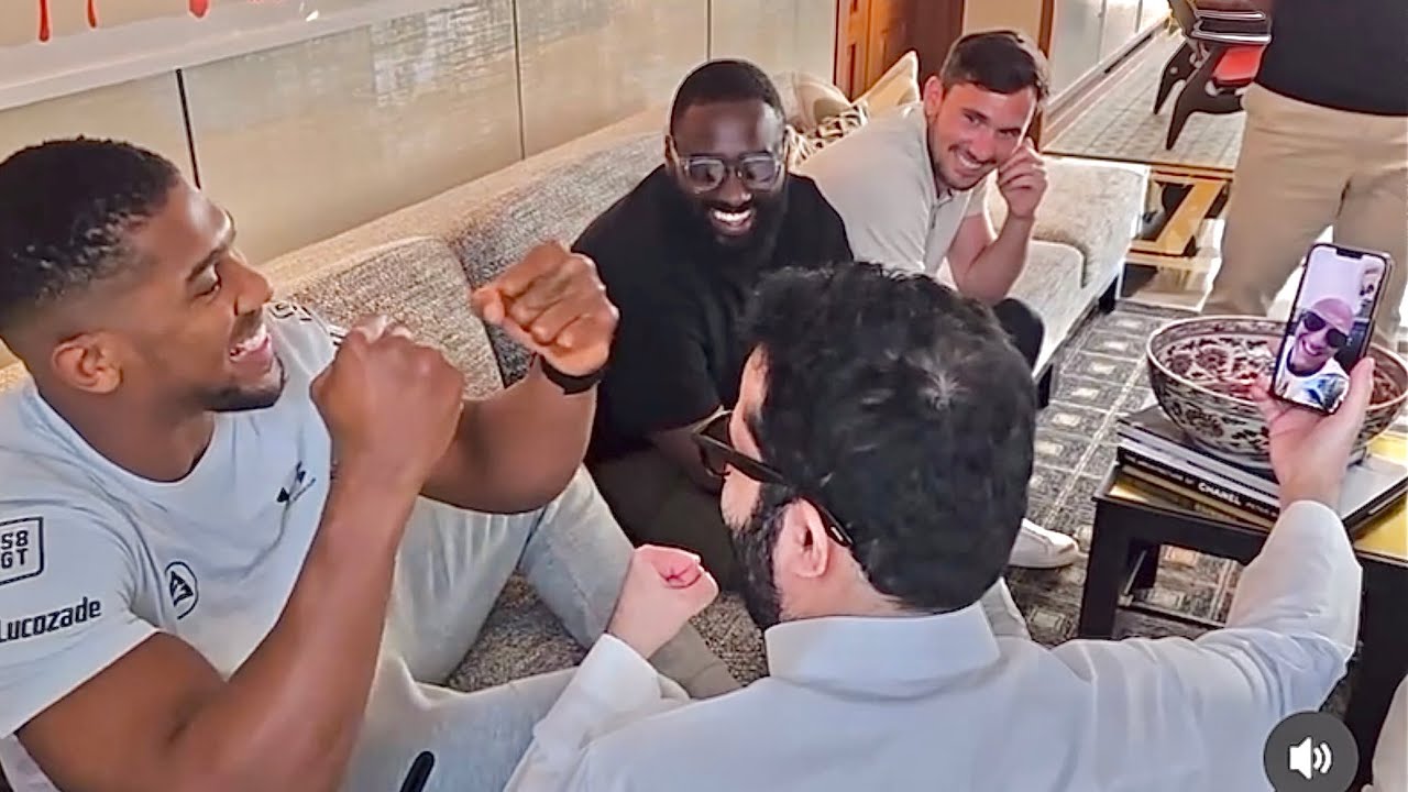 ANTHONY JOSHUA & TYSON FURY GO AT IT ON FACE TIME 