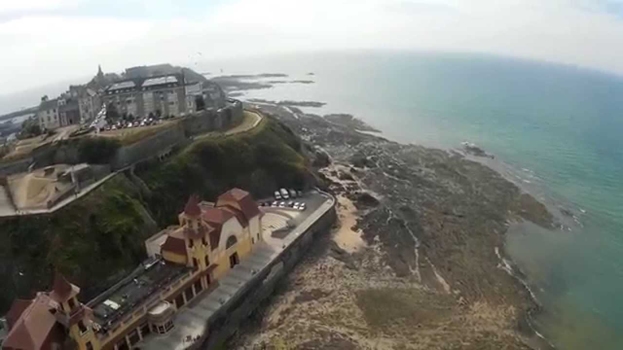 Vol sur les remparts de Granville
