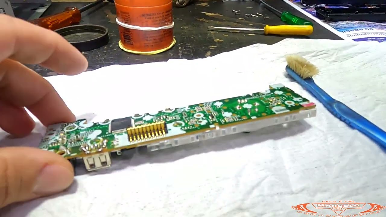 Rádio Pioneer DEH-2280UB com USB quebrado na placa como consertar