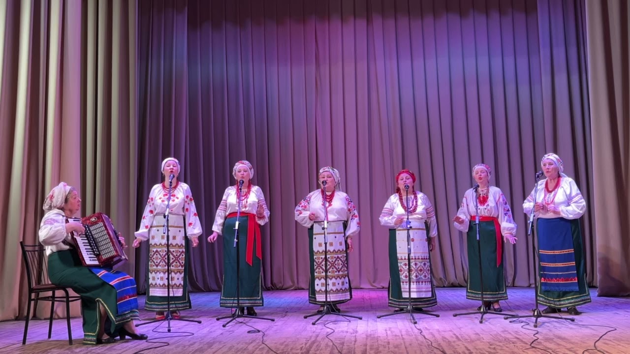 Нічка цікавая.Народний ансамбль української пісні Червона калина.