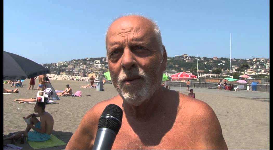 Napoli - I napoletani a mappatella beach (14.07.15)