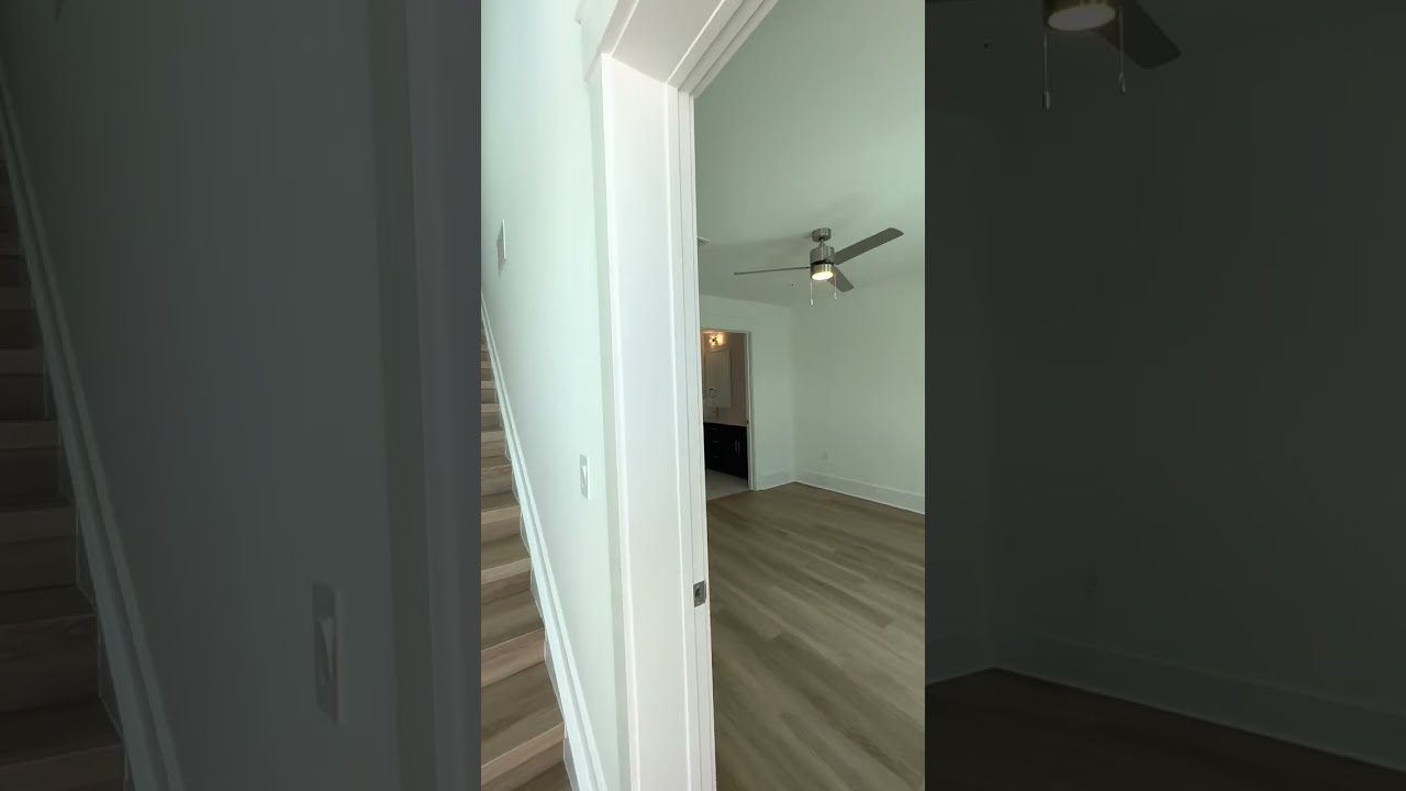(BTH) 2 Bed + Den / 2 Bath Townhome