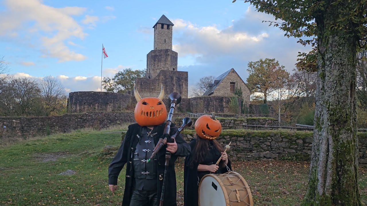 Zwei Kürbisköpfe auf der Grimburg!🎃🎃