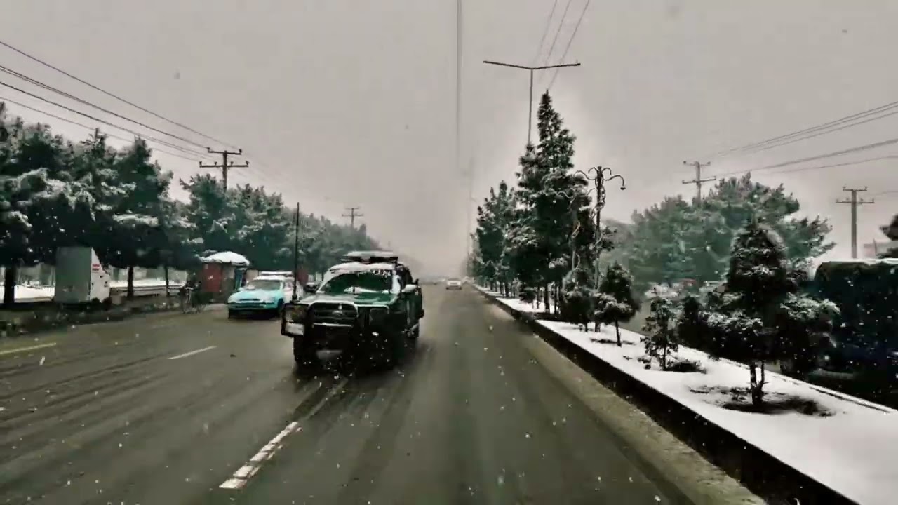 اولین برف کابل، سرک میدان هوایی کابل#snow #travel #love #afghanistan  