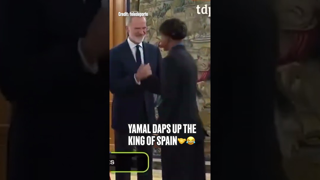 Lamine Yamal greeted the King of Spain like he was one of his buddies after winning the World Cup 😂🤝
