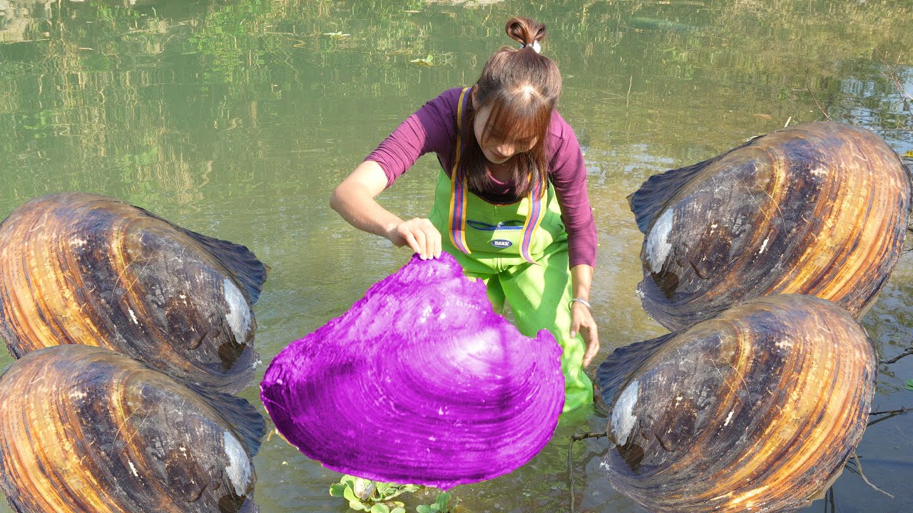 😱 A River's Secret Treasure: A Girl's惊人的 Discovery of a Mutant Pearl and Gem-Encrusted Clam