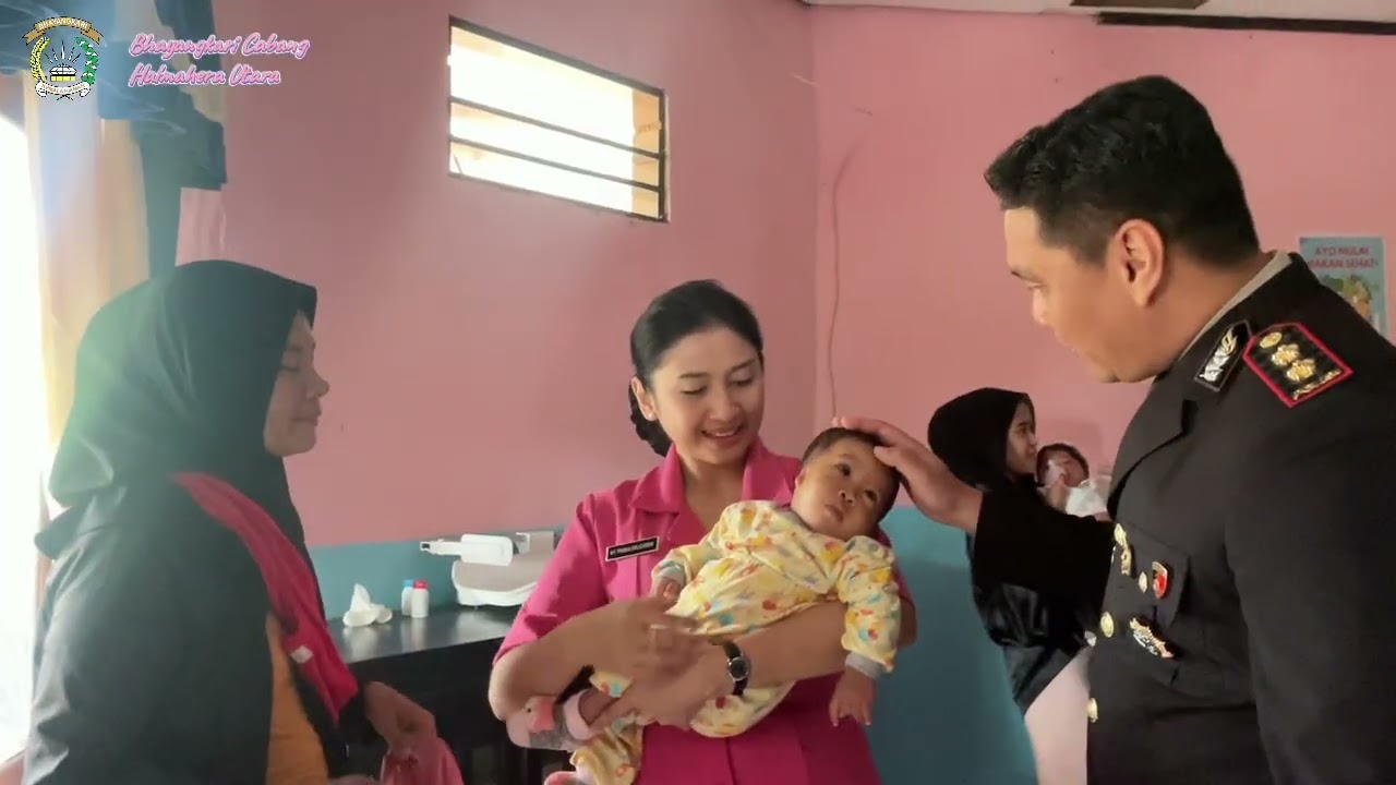 Kapolres Halut bersama Ketua Bhayangkari Cabang Halut kunjungi posyandu kemala