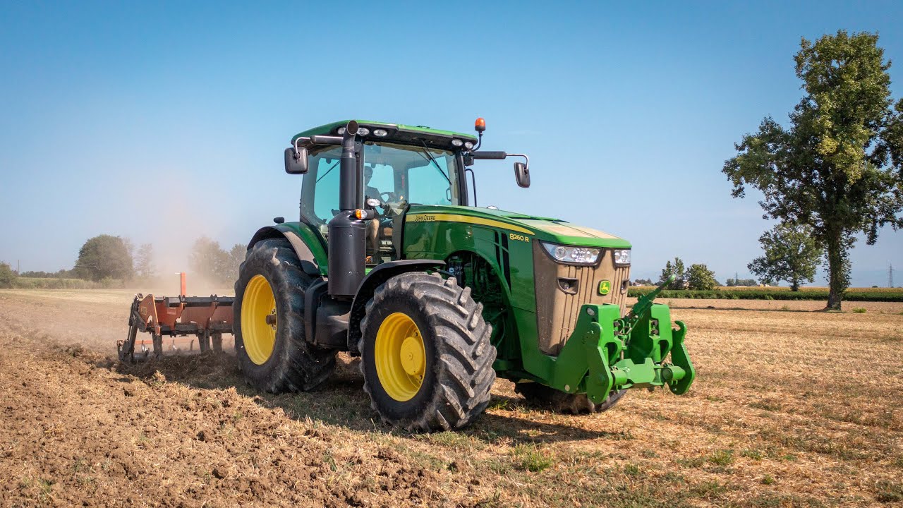 Якоря John Deere 8260R + AIO Tiefengrubber 9 🔥 @ The Italian Farmer