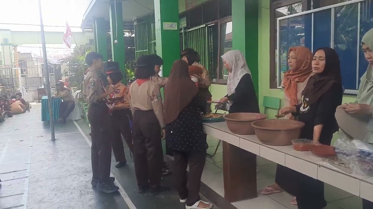 Suasana santap siang, PERKEMAHAN JUMAT SABTU