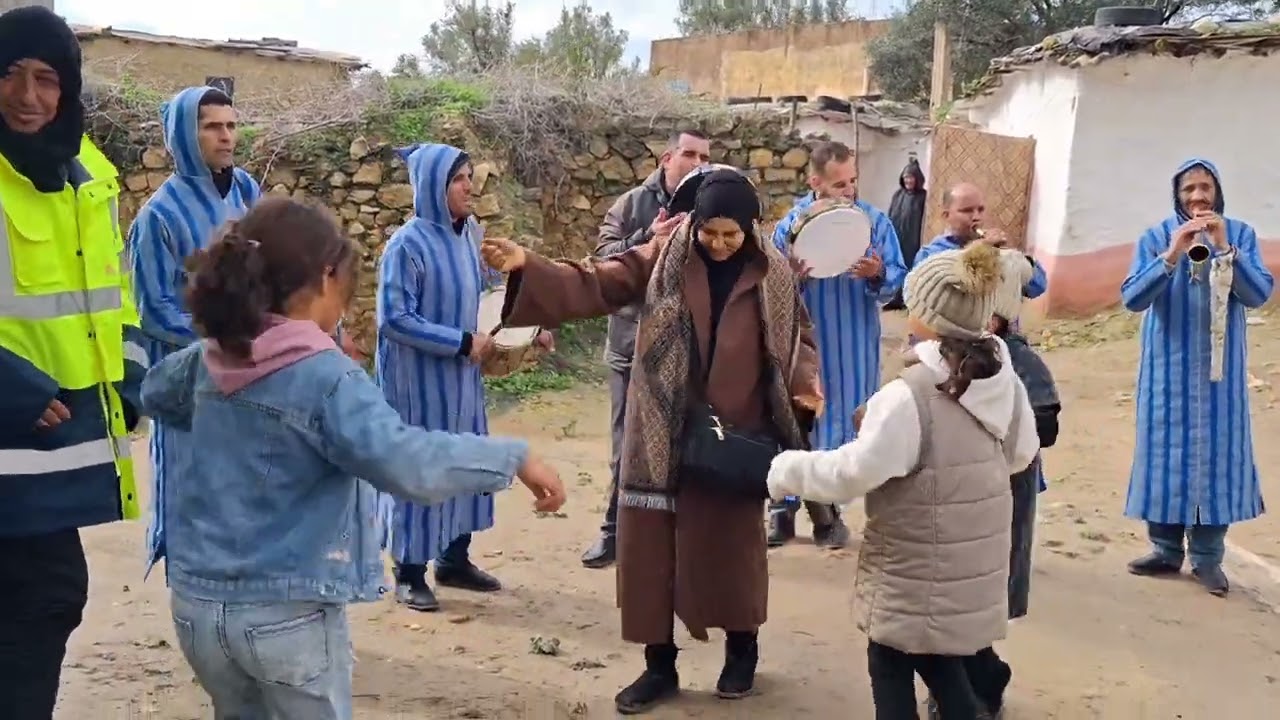 الله يسخرل وتكون ترابي يديه