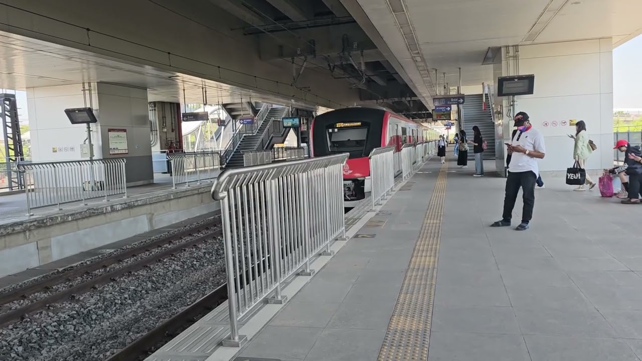 รถไฟฟ้าสายสีแดงหลักหก red line train Lak hok