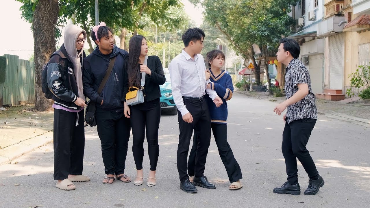 Cô Gái Bán Rau Vỉa Hè Mỗi Ngày Nhưng Không Biết Chồng Mình Là Chủ Tịch Nghìn Tỷ Và Cái Kết-Tập 1260