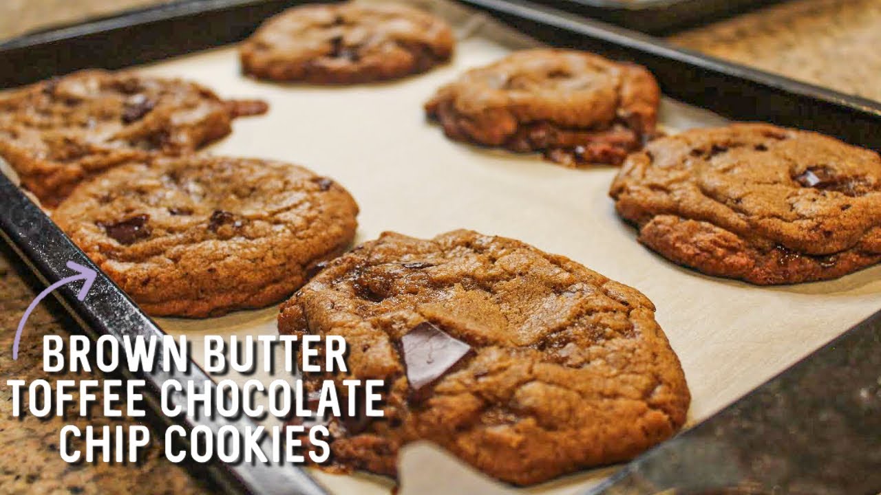 Brown butter toffee chocolate chip cookie recipe (Tasty's 2 day cookies) | SweetToothMunchies