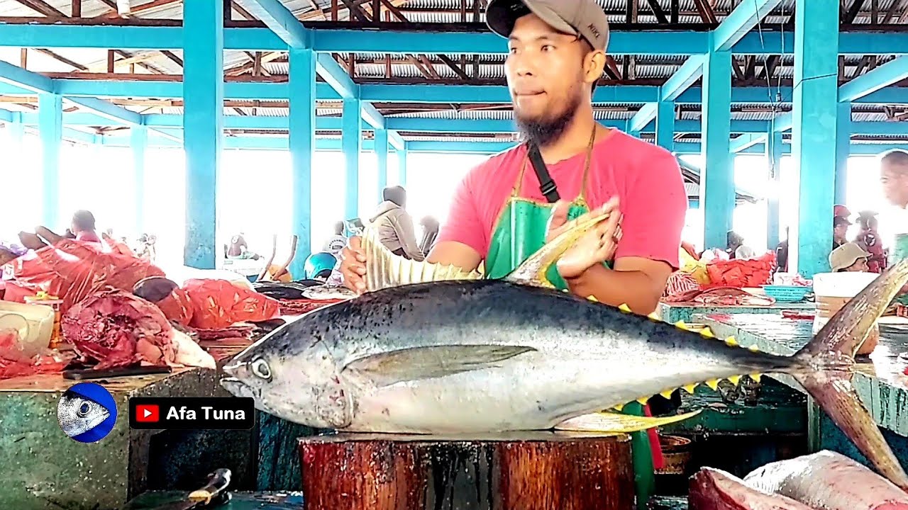 Amazing Cutting Skills of Yellowfin Tuna by skilled fish cutters