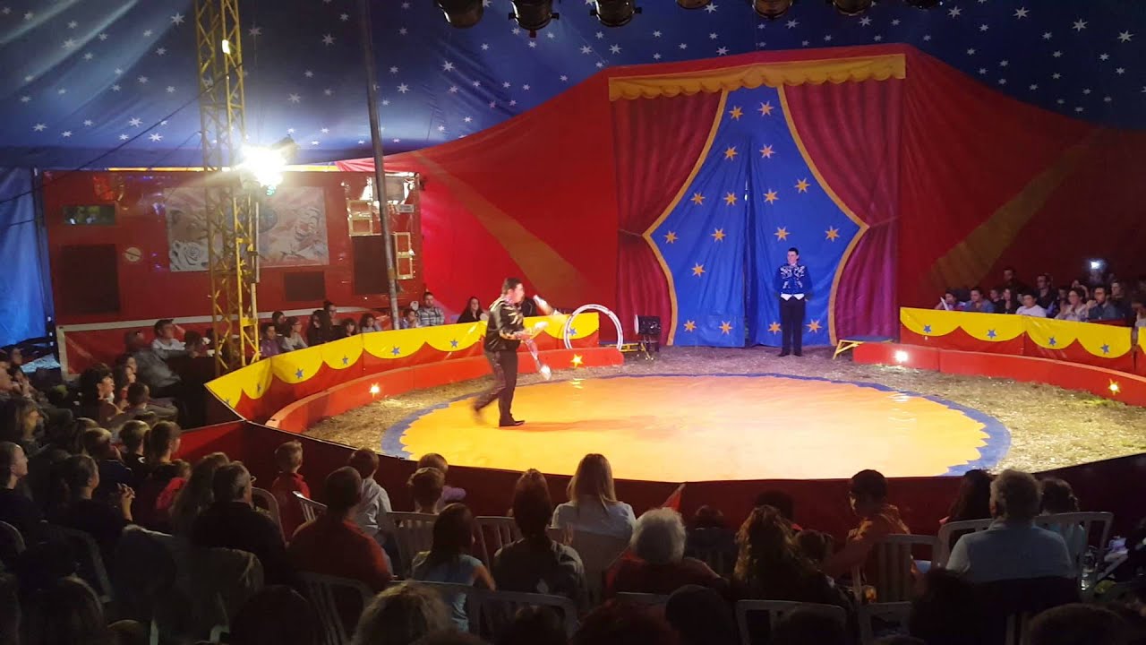 Cirque Roger Lanzac jongleur 2015