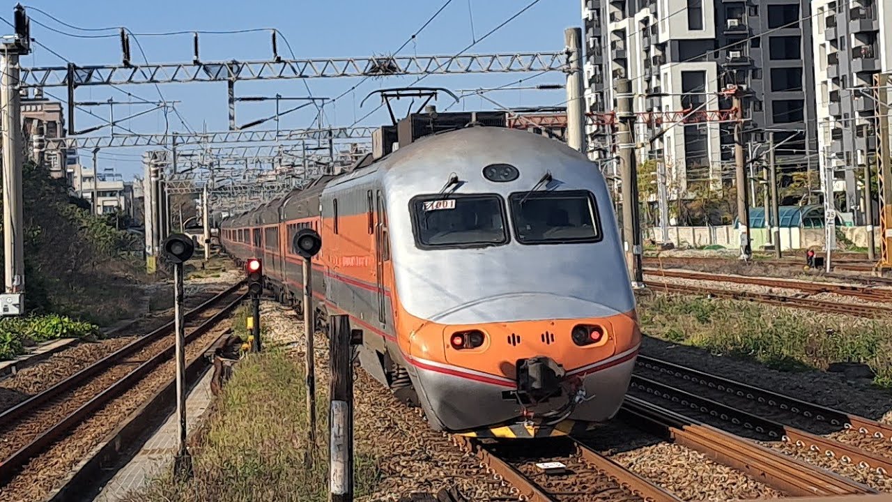 「誤點導致的3車會」籤王出沒！2025/3/22，1187次區間車，竹南進站+122次自強號，竹南出站(516次莒光號待避)