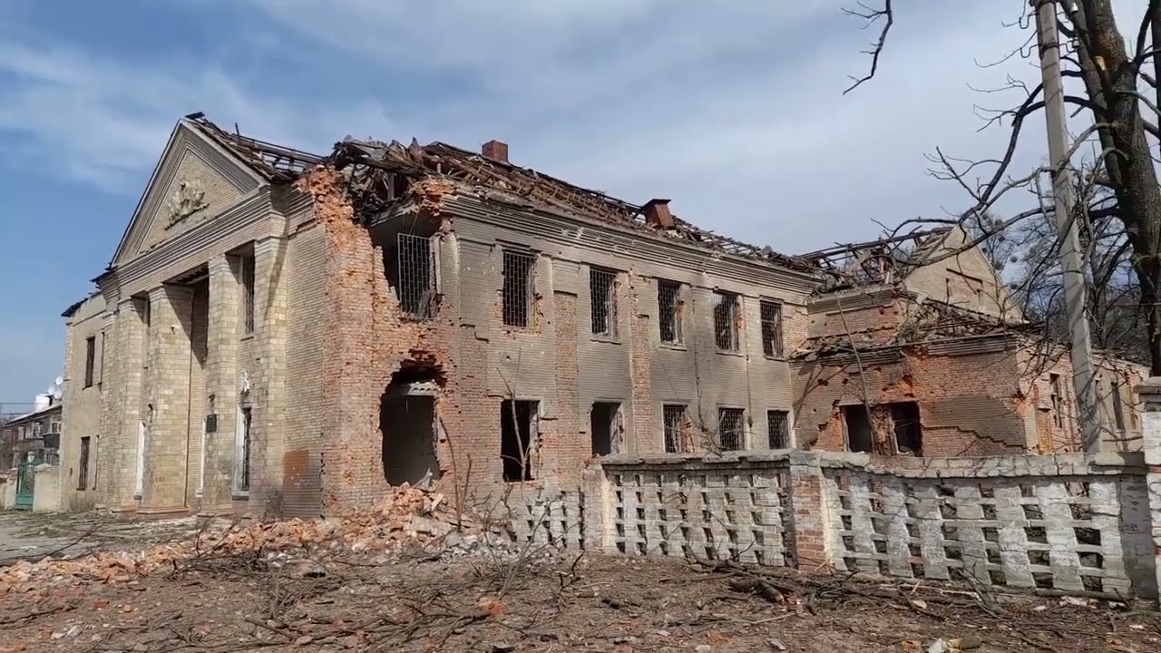Разрушенное здание филиала Дворца культурьі железнодорожников. Ул. Зализньічна 26, Харкив 2022-04-02