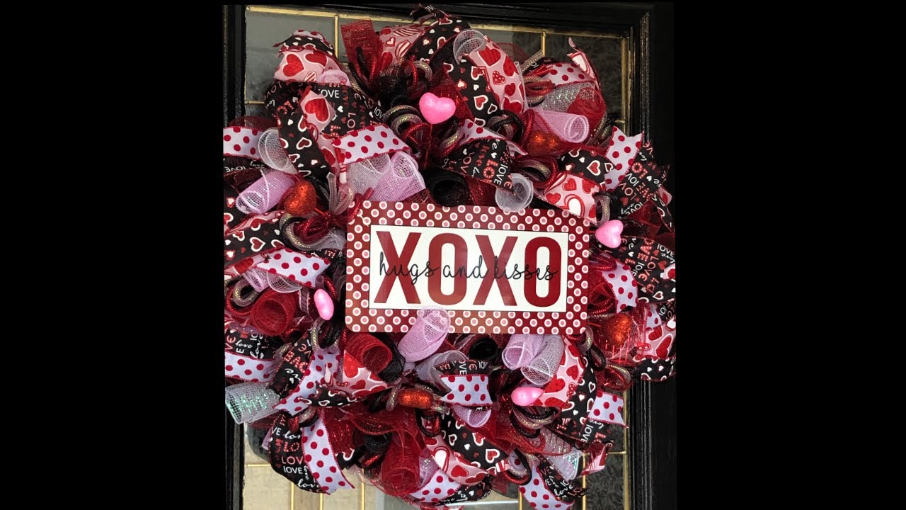 How to make a Valentine's Day Wreath - XOXO Hugs and Kisses