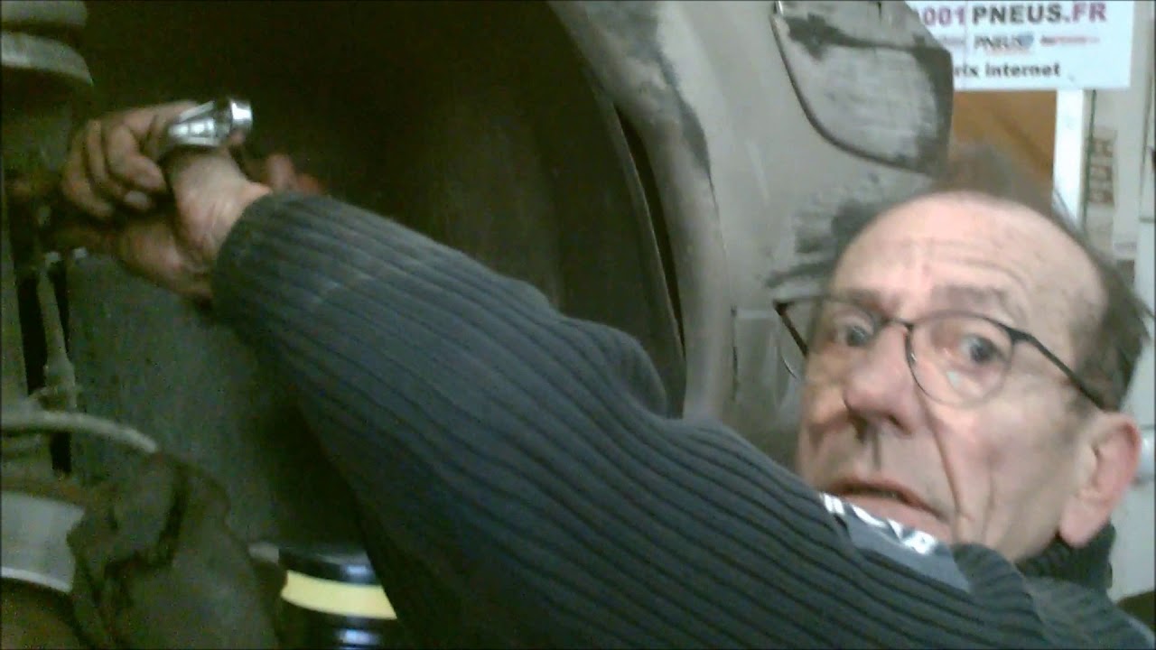 Changement de biellette de barre stabilisatrice avec serge 68 ans