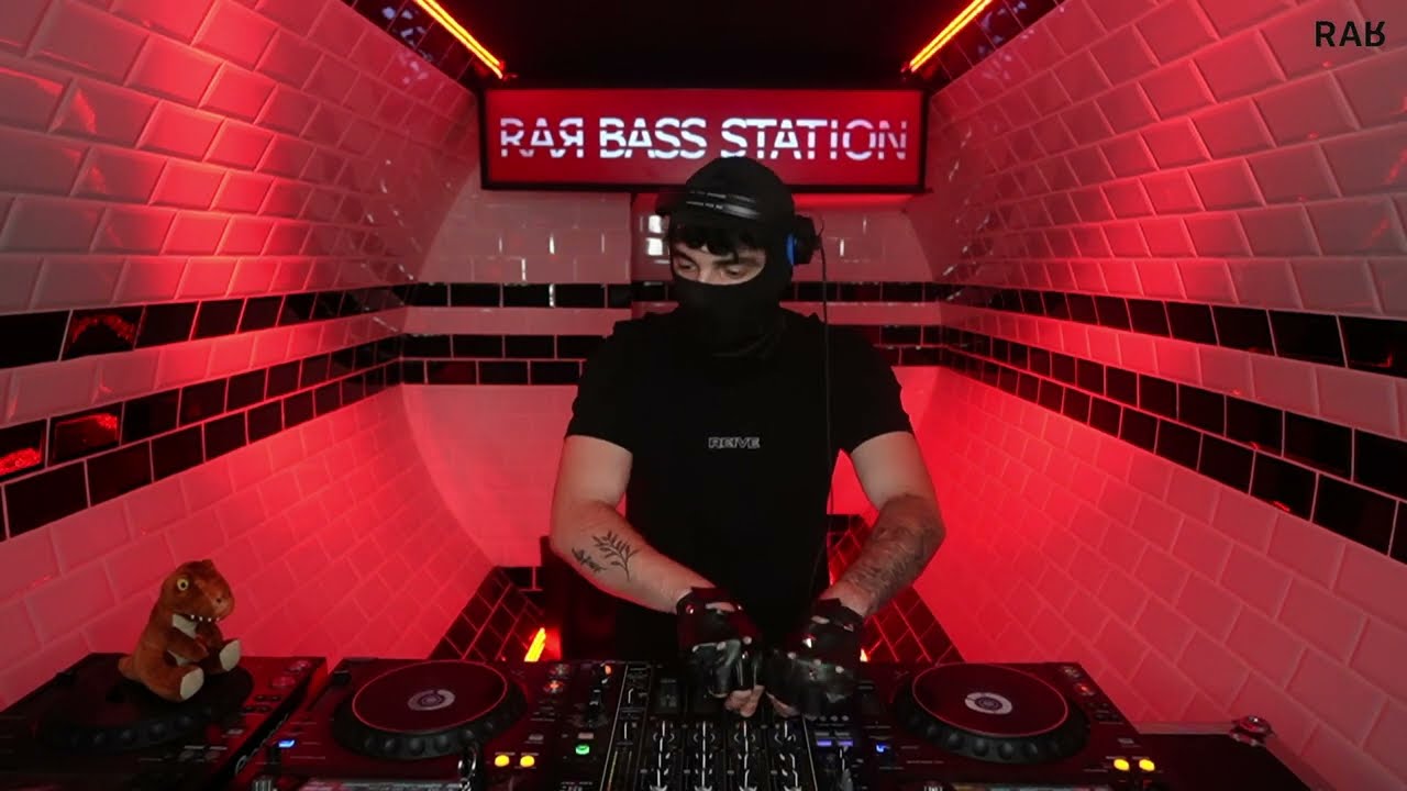 REIVE / 158 BPM - BASS STATION 2 - 135 / HARD TECHNO