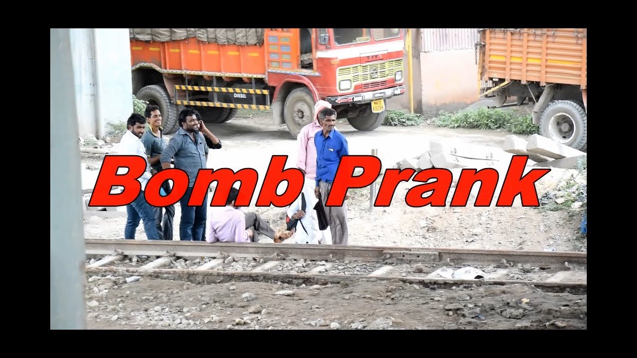 FAKE BoMb PranK done in pune, fully funny watch till end
