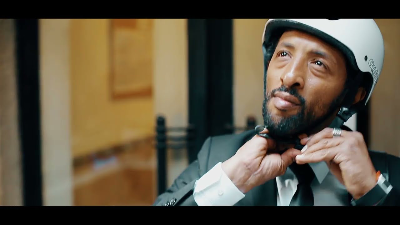 Commercial E TWOW Businessman