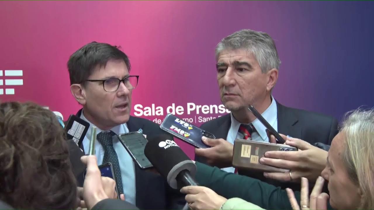 Conferencia de prensa de los ministros de Gobierno y de Educación