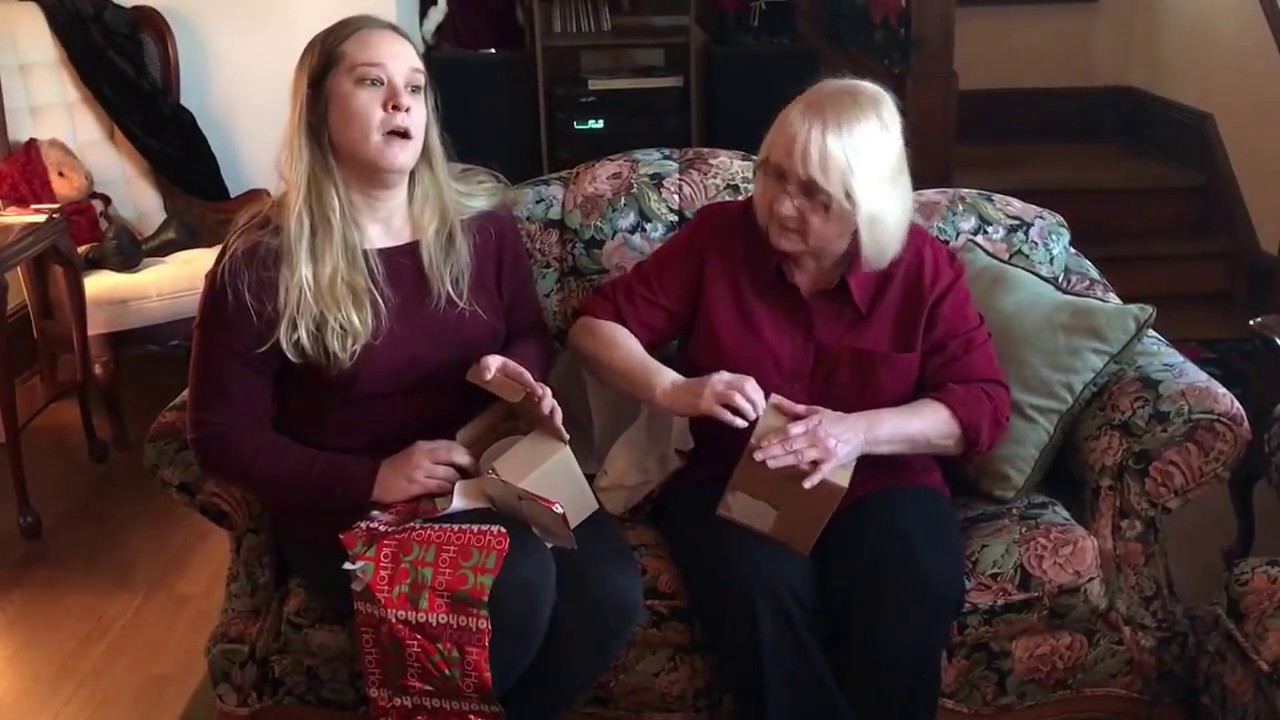 Christmas Pregnancy Reveal to Mom and Sister