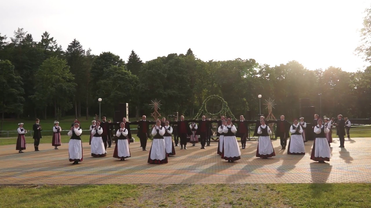 Jurbarko kultūros centro liaudiškų šokių studija 