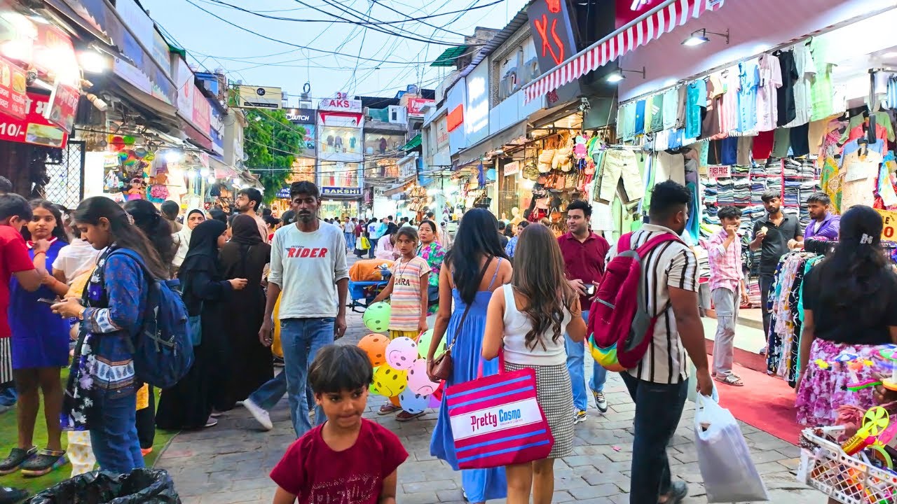 Walking in India 2025 🇮🇳 - Lajpat Nagar Central Market | New Delhi’s Famous Bazaar (4K UHD)