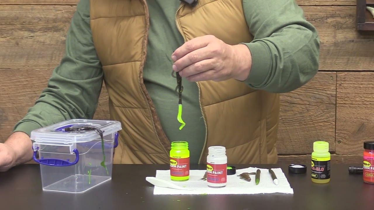 A demonstration on ways to use the Spike-It™ Worm Paints.