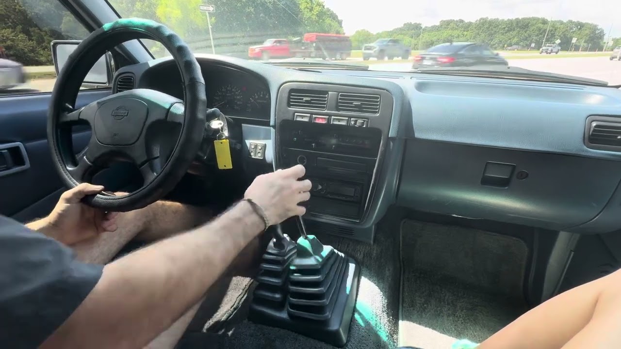 1995 Nissan hardbody driving video