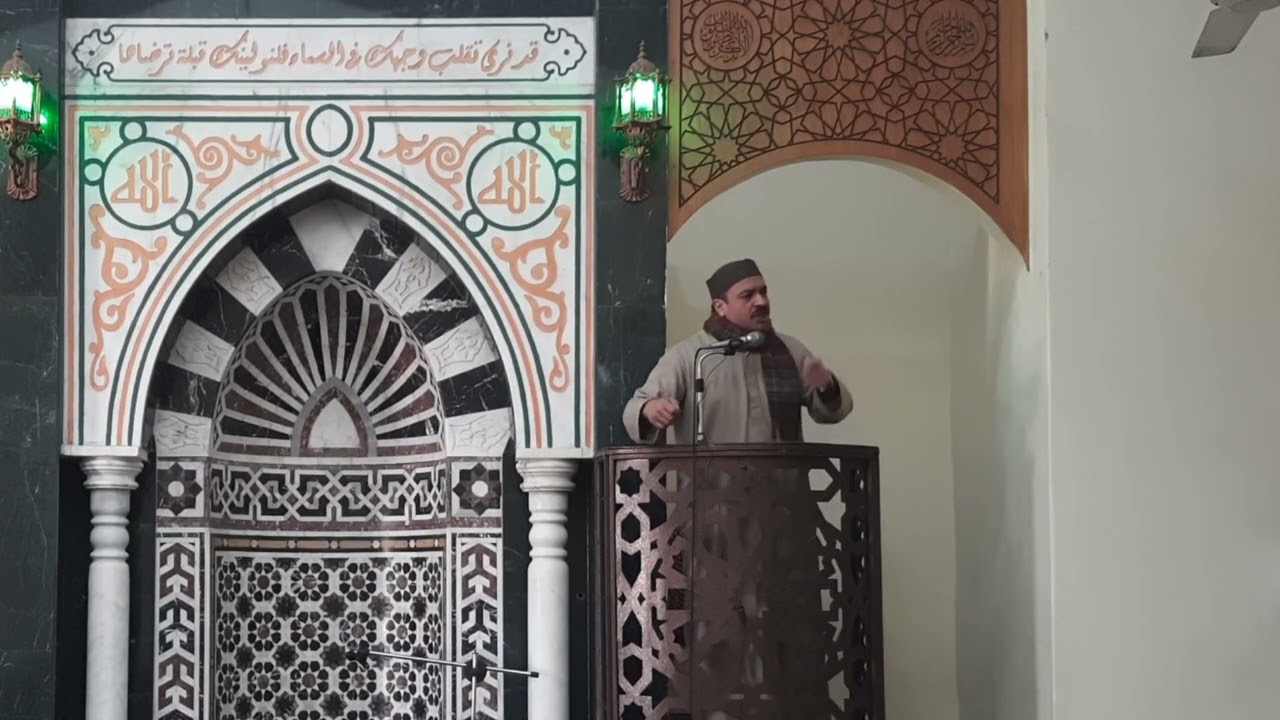 تقبيل يد الكبير