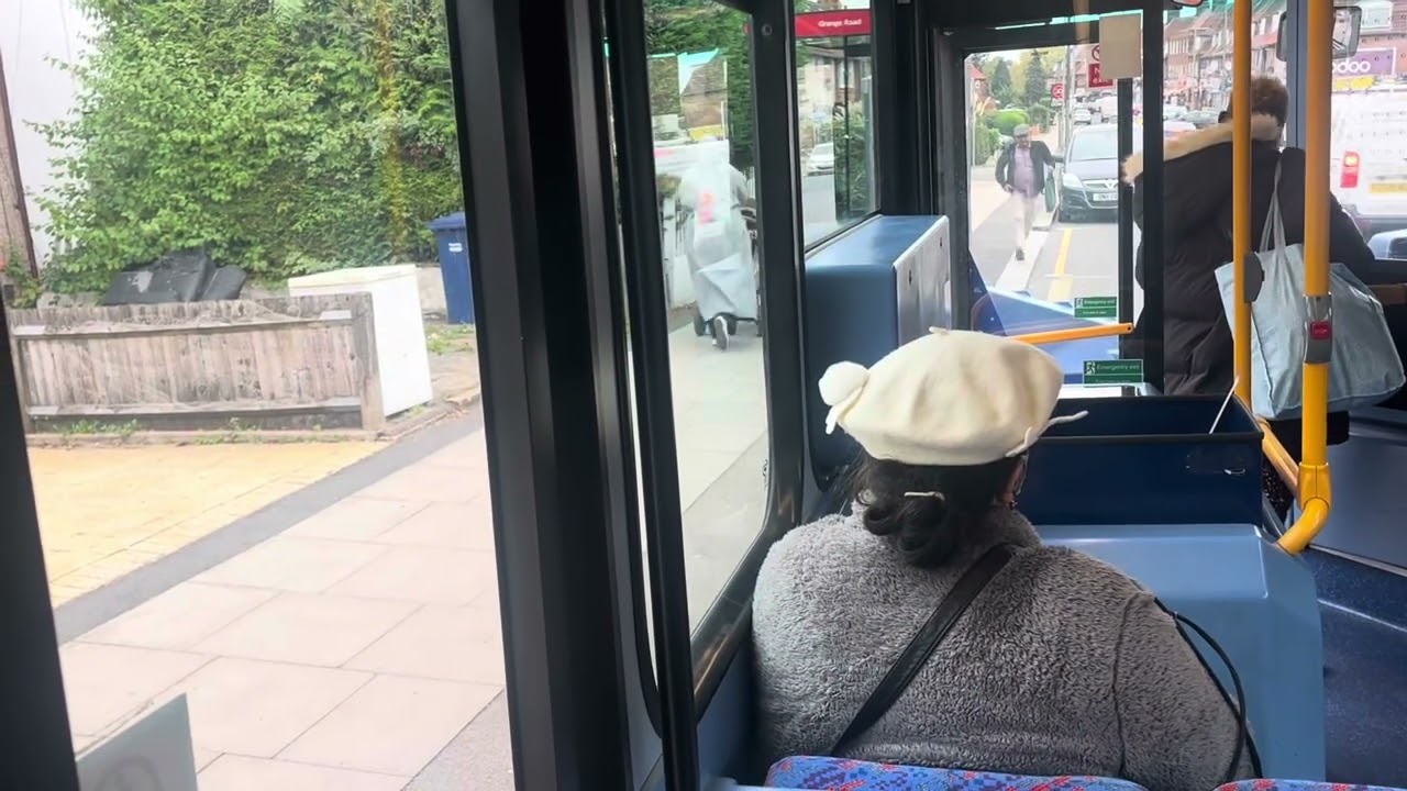 A journey onboard the route 302 (LK17DCU VWH2328)