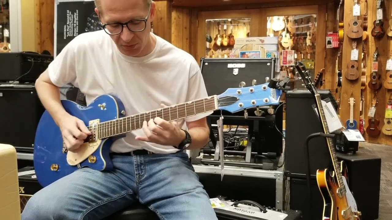 Playing a Gretsch G2217 Streamliner Junior Jet Club
