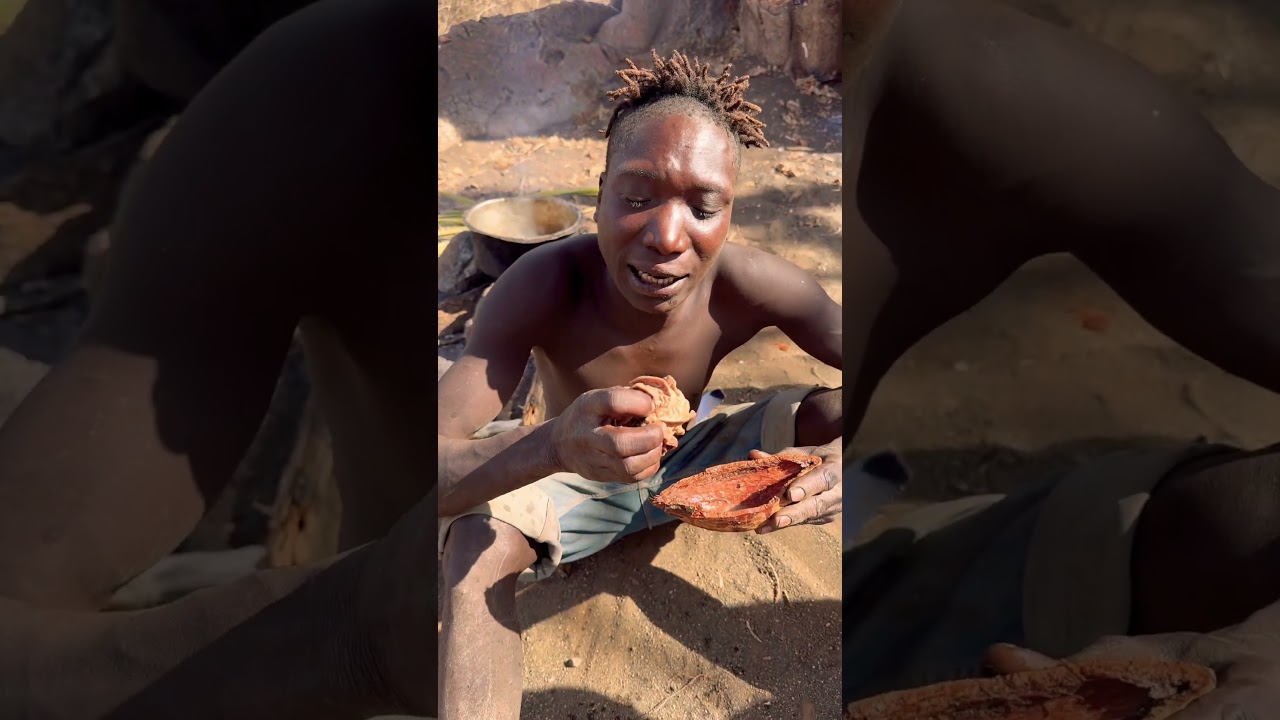 Jungle Hunter’s Wild Feast: Unbelievable Meat-Carving Moment 