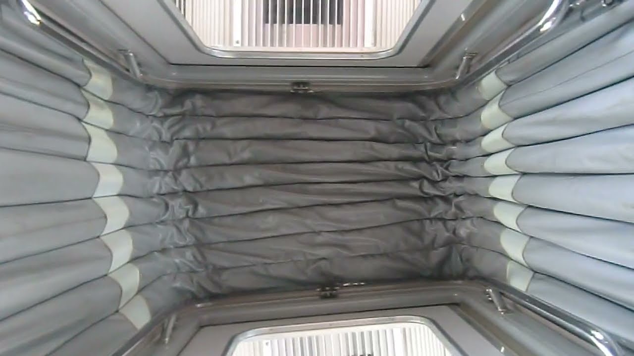 近鉄電車の瓢箪山駅発車時の幌の動き