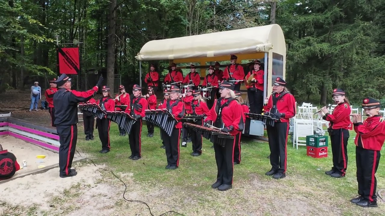 Der Spielmannszug Flachsmeer e.V.  🎺🥁 beim Frühschoppen am Schafstall in Schneverdingen 2025