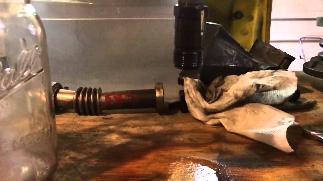 Mercedes OM606 Injector Pop Test Spray Pattern