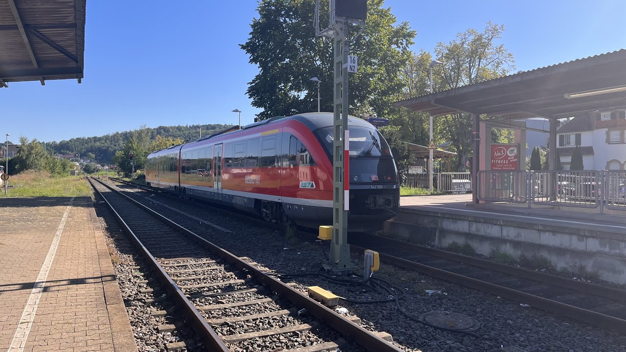 Regionalbahn f&auml;hrt aus Glauburg-Stockheim in Richtung Frankfurt am Main mit einem Zugteil