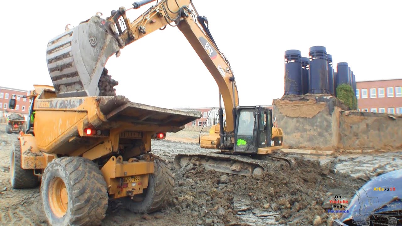 Cat 324D Loading Hydrema 912 Dumpers