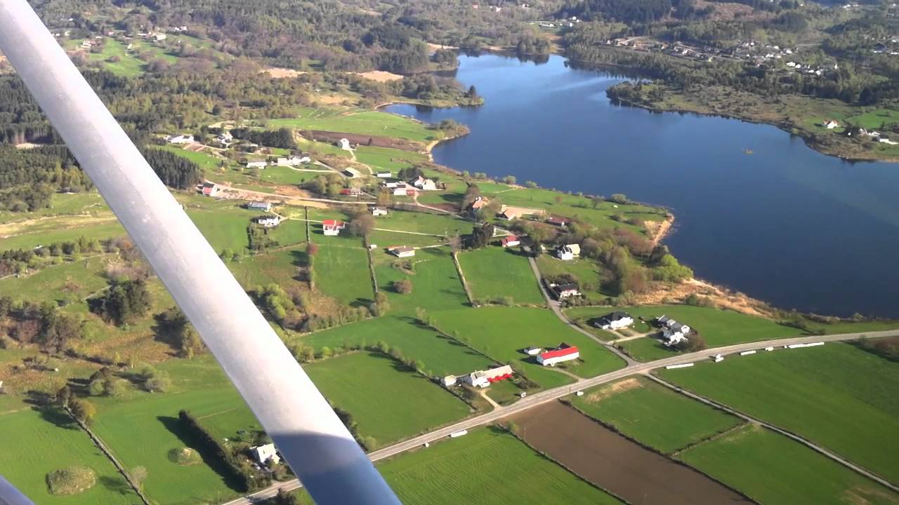 Lista mot Farsund fra lufta. Film B.Pedersen