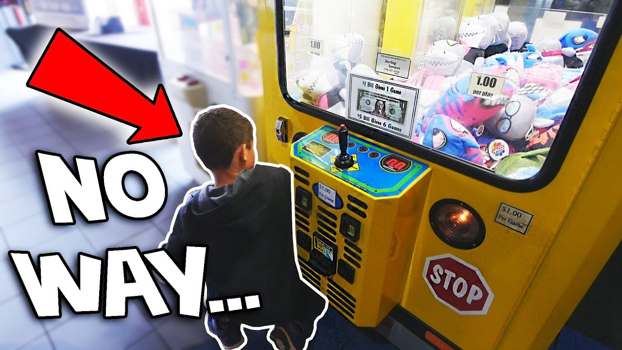 KID WINS UNBELIEVABLE CLAW MACHINE JACKPOT! || Arcade Games