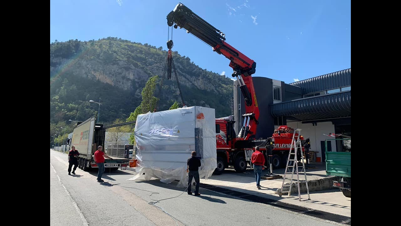 Manutention d'une plieuse de 17 tonnes!! | PALFINGER PK200.002 | Alpes Azur Levage
