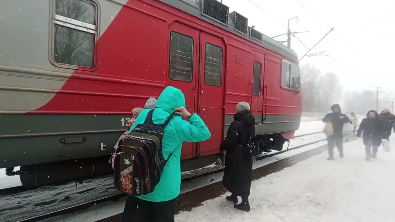 Электропоезд ЭД4М-0167 сообщением Ярославль Главный - Кострома на О. П Липовая гора